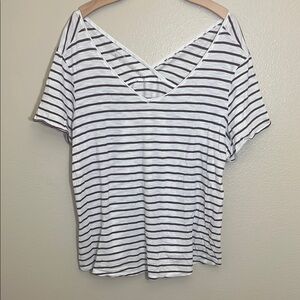 Maurices White Burgundy Stripes V-Neck Short Sleeve Top